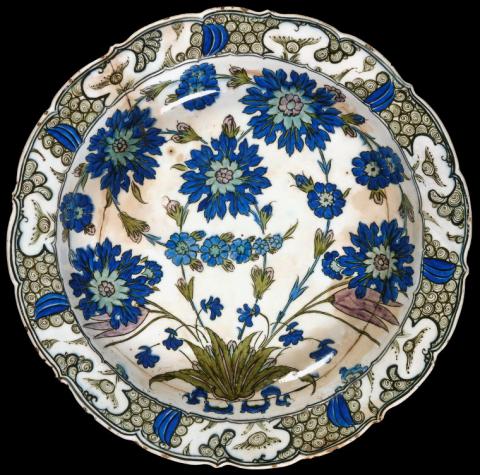 Dish with foliate rim, Isnik, Turkey, c. 1545-1555