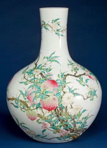 Peach vase China, Qing Dynasty, Qianlong period (1736-1795)